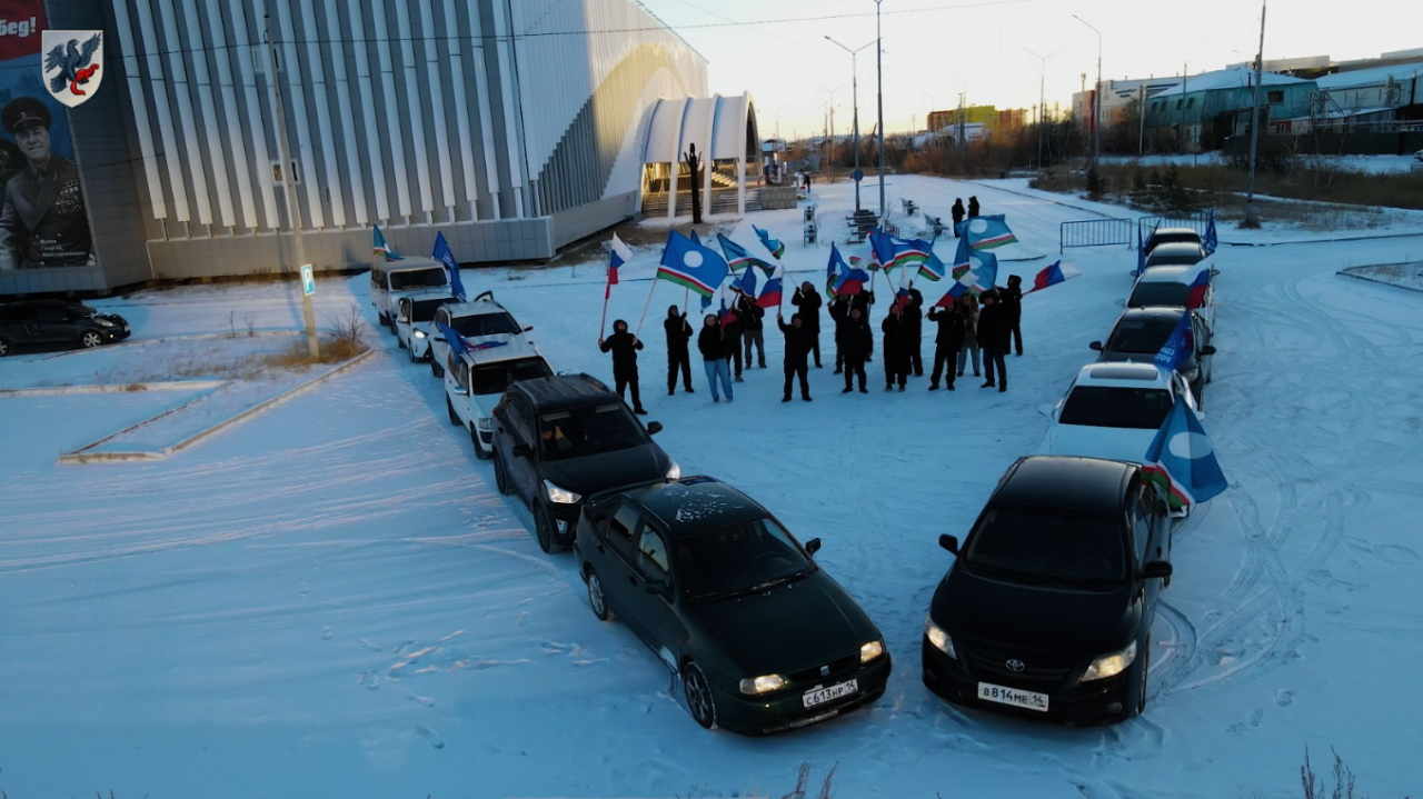 В Якутске состоялся автопробег ко Дню народного единства