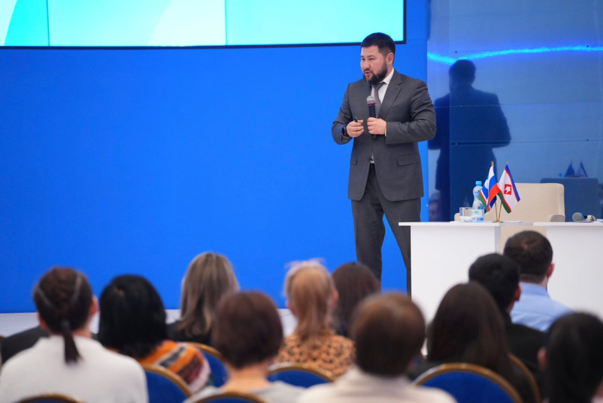 Евгений Григорьев встретился с профсоюзным активом города Якутска