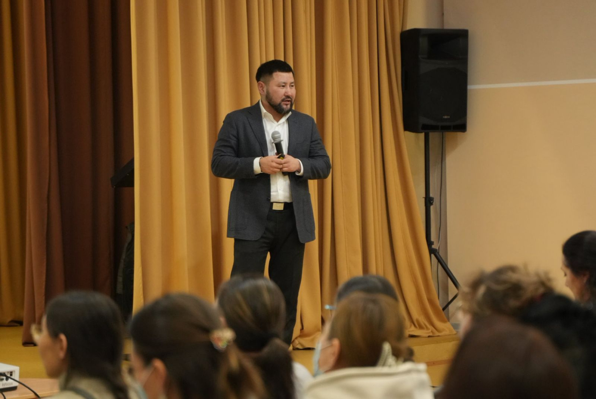 Евгений Григорьев встретился с педагогическим и родительским сообществом Гагаринского округа