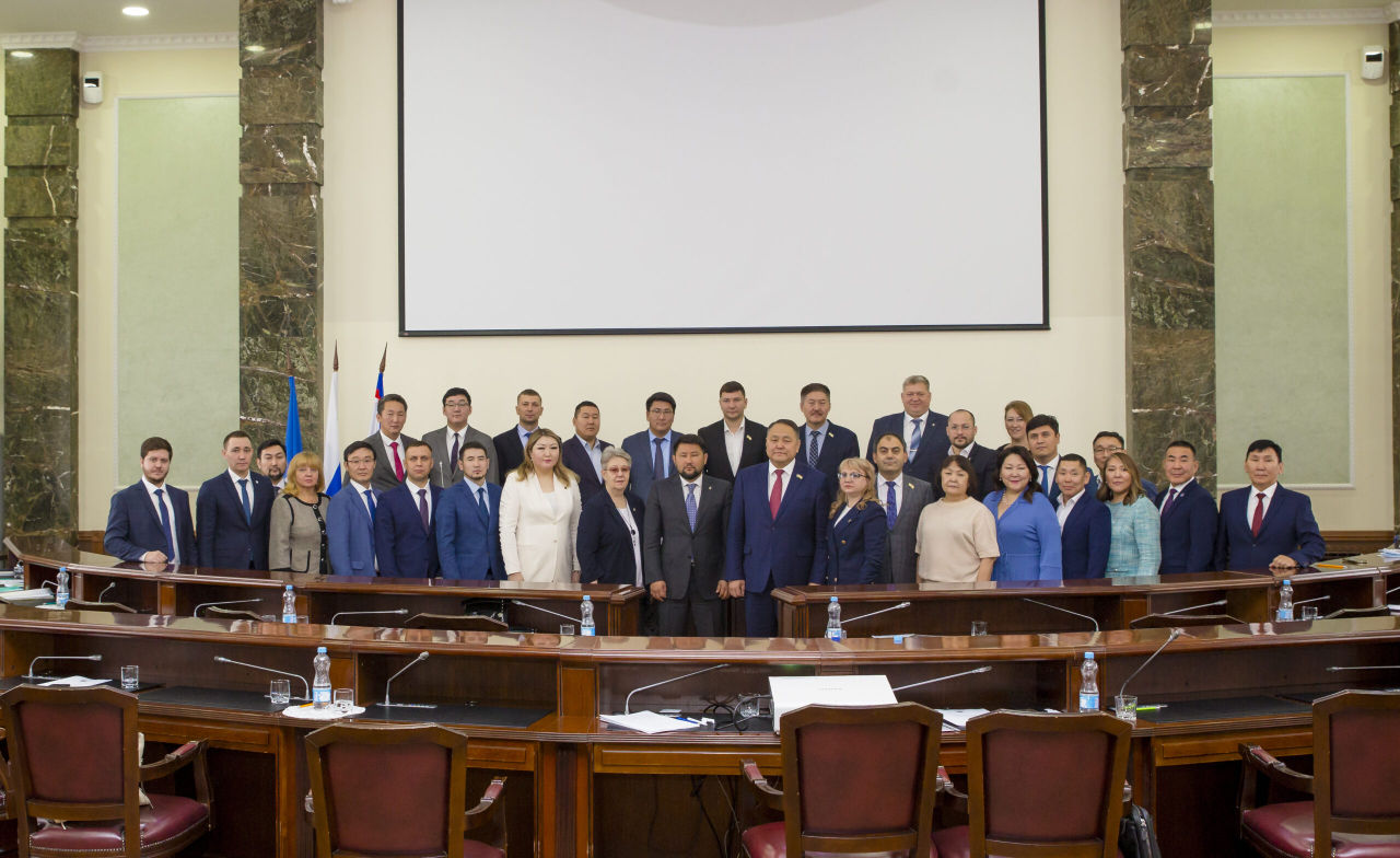 Депутаты Якутской городской Думы нового созыва провели первое заседание