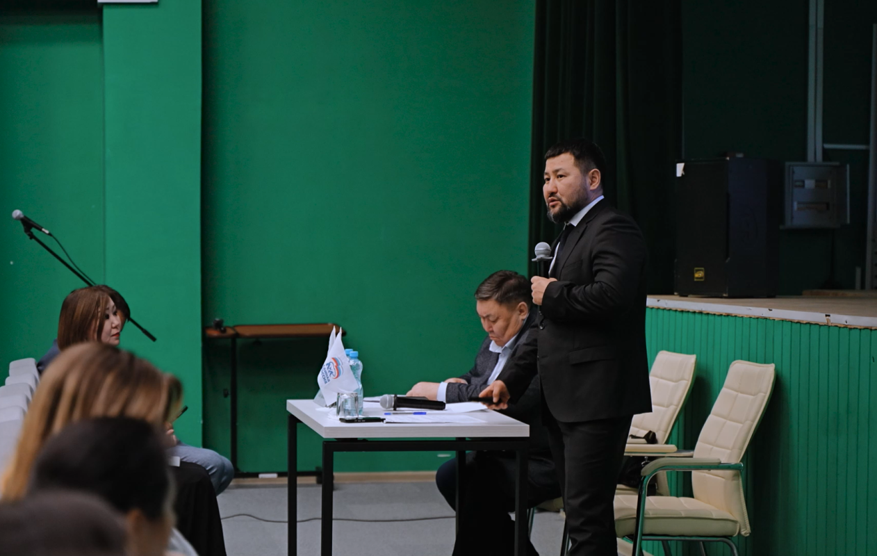 Евгений Григорьев провел отчет о работе за 5 лет родителям и учителям Центрального, Строительного и Октябрьского округов