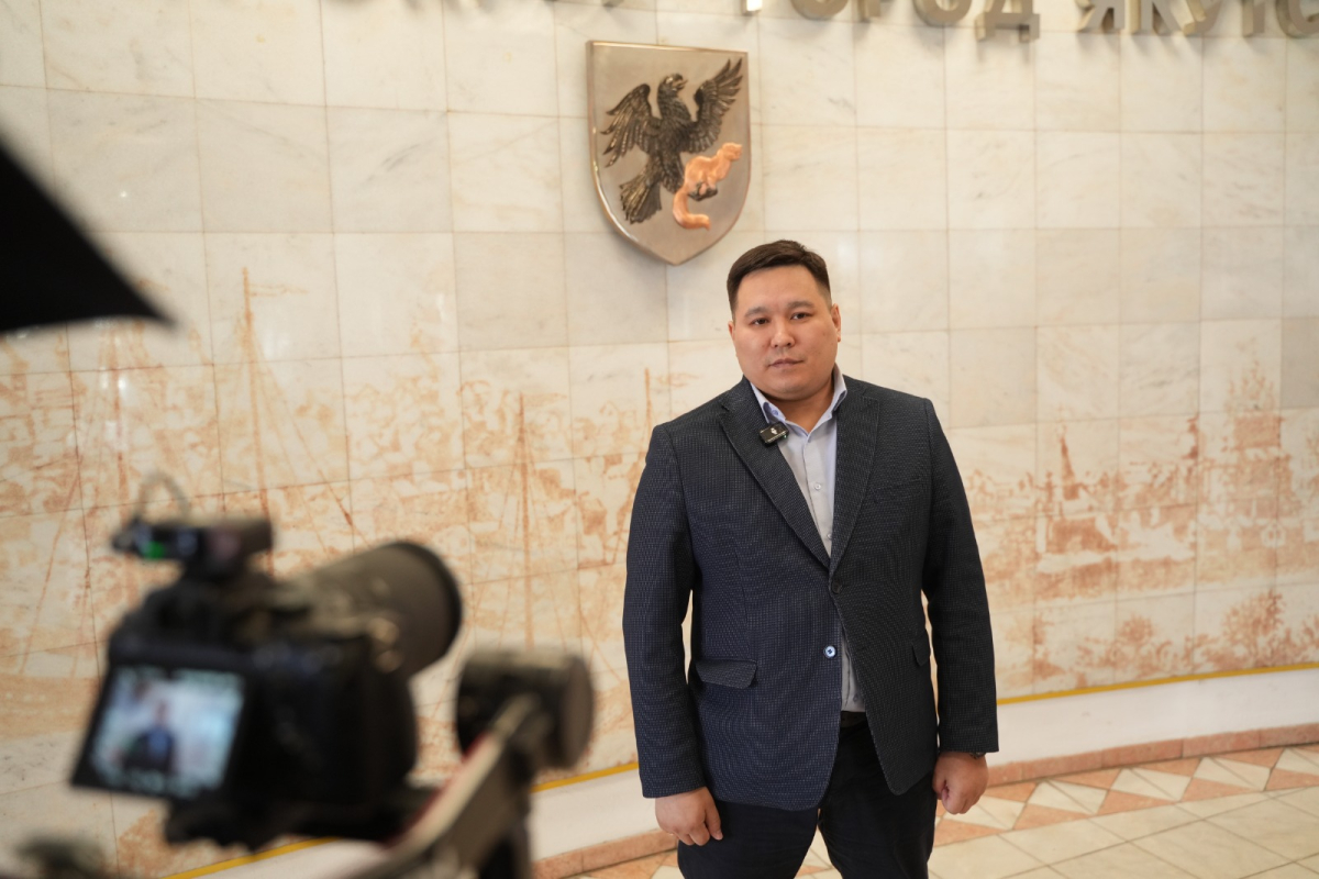 В Якутске начали ямочный ремонт дорог